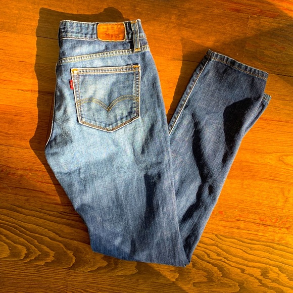 Levi's Denim - Levi’s Low Skinny Jeans in EUC!